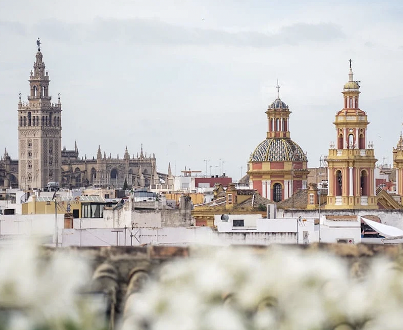 Inmejorable ubicación y vistas del del Palacio Villapanés.
