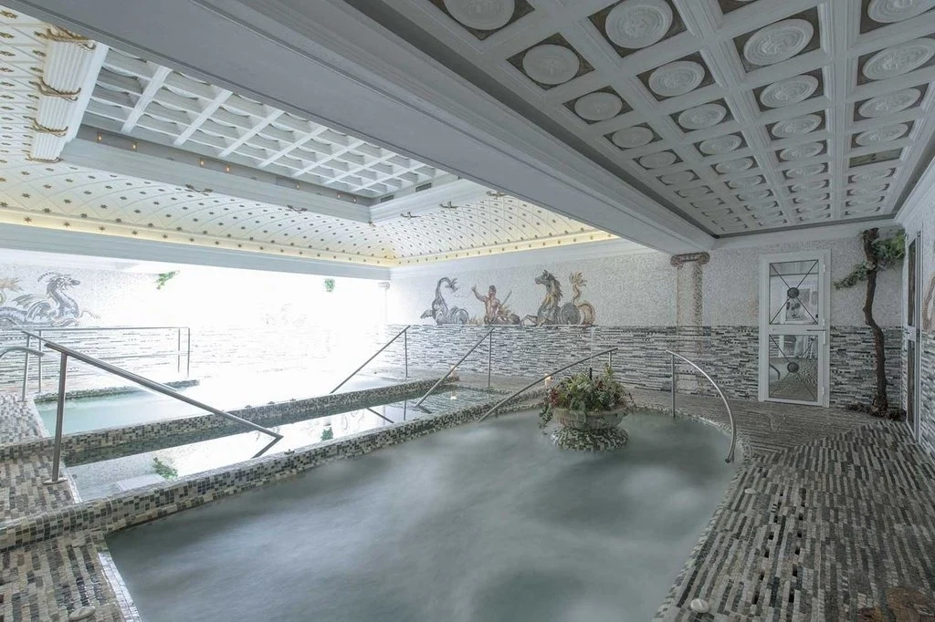 Inspiración romana en el spa, subterráneo, de las Casas de la Judería.