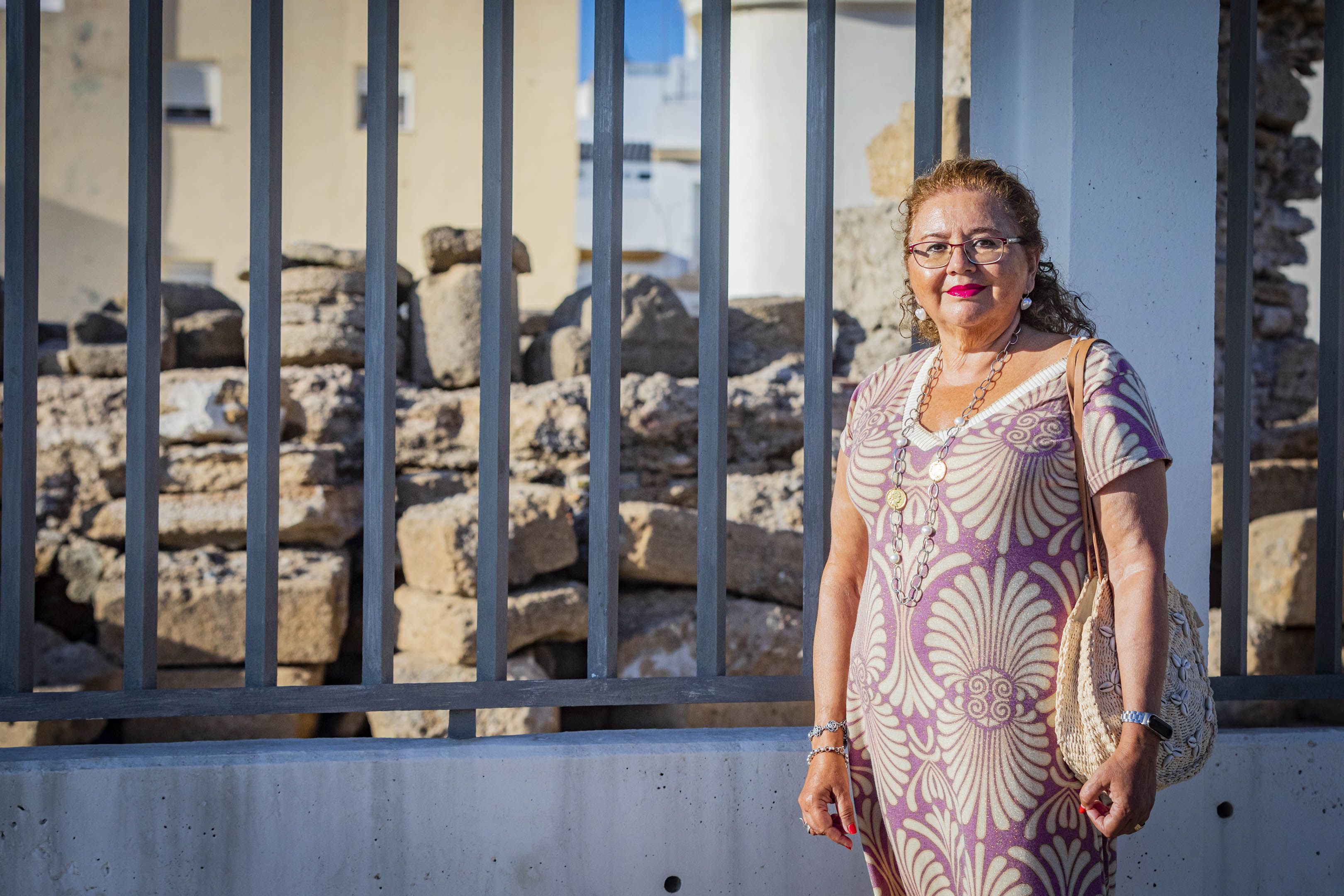 María Jesús Peña González, delante del Teatro Romano. 