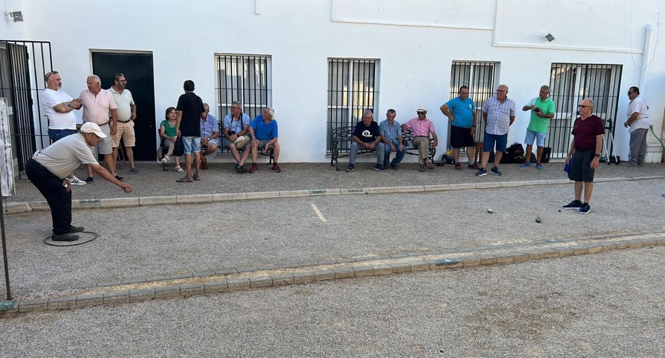 Una partida de petanca en Guadalcacín. 