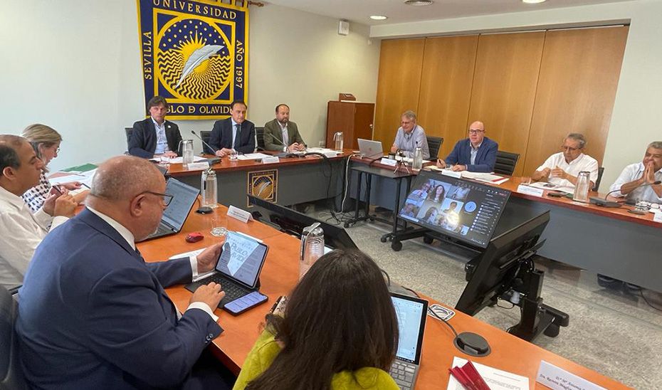 Reunión del consejero de Universidades, José Carlos Gómez Villamandos, con los rectores.