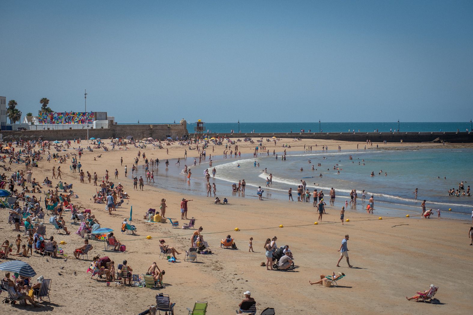 La playa de La Caleta, una de las más visitadas por el turismo en Cádiz.