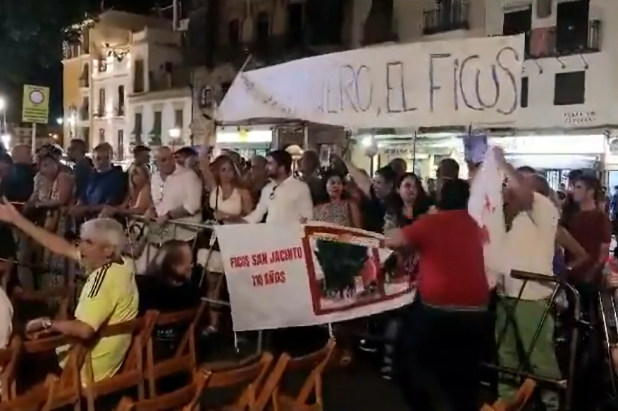 Momento de la agresión en Triana.