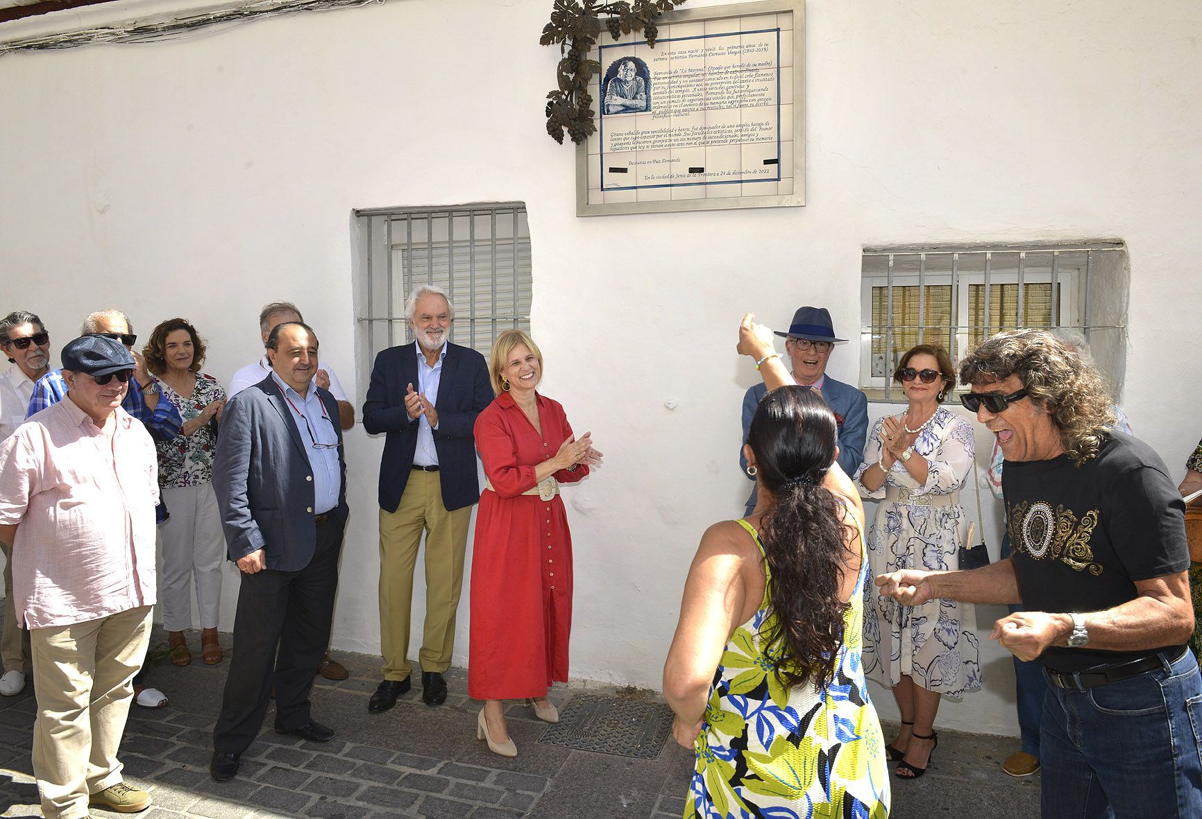 Un momento del acto en que se ha descubierto la placa a Fernando de la Morena.