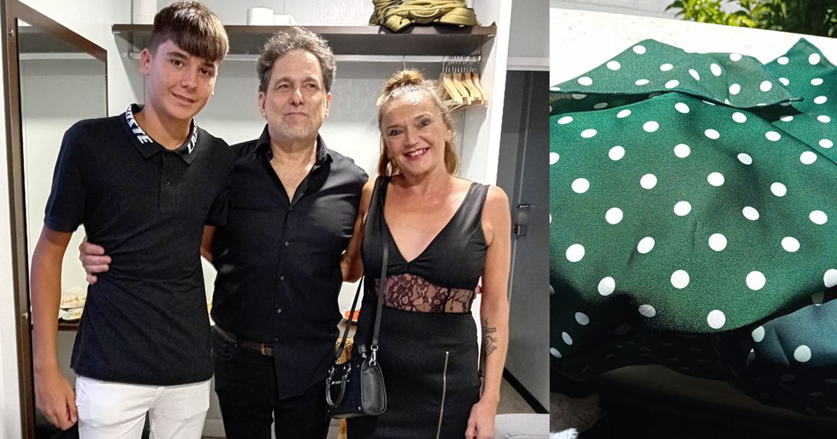 Andrés Calamaro junto a Almudena Molinares y su hijo Juan Moneo tras hacerle entrega del famoso pañuelo de El Torta.