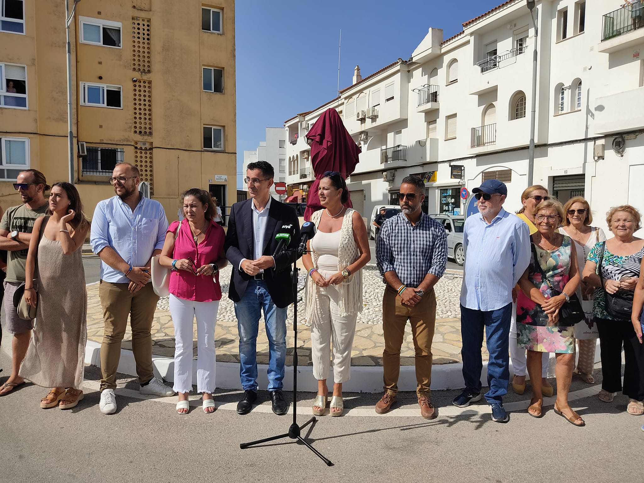 El alcalde y concejales de Barbate en un acto público en localidad.