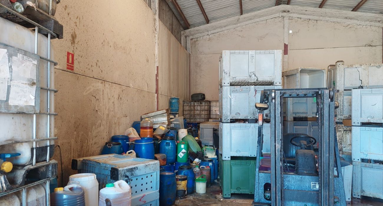 Nave donde se almacenaba la carne que provocó la plaga de moscas en Jerez.