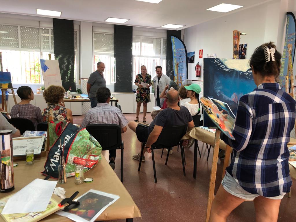 Actividades culturales y lúdicas del 'Verano Abierto al Sur' en el centro Marco Marchioni de Jerez. En la imagen, desarrollo del taller de intruso en la zona sur. 