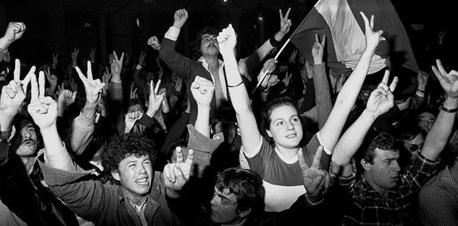 Andaluces celebran el resultado del referéndum de autonomía, en una imagen de archivo.