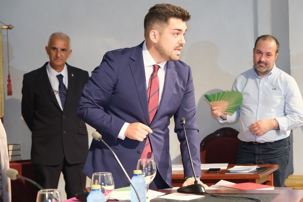 Antonio Fernández, edil de AxSí en Puerto Real, en el pleno de investidura