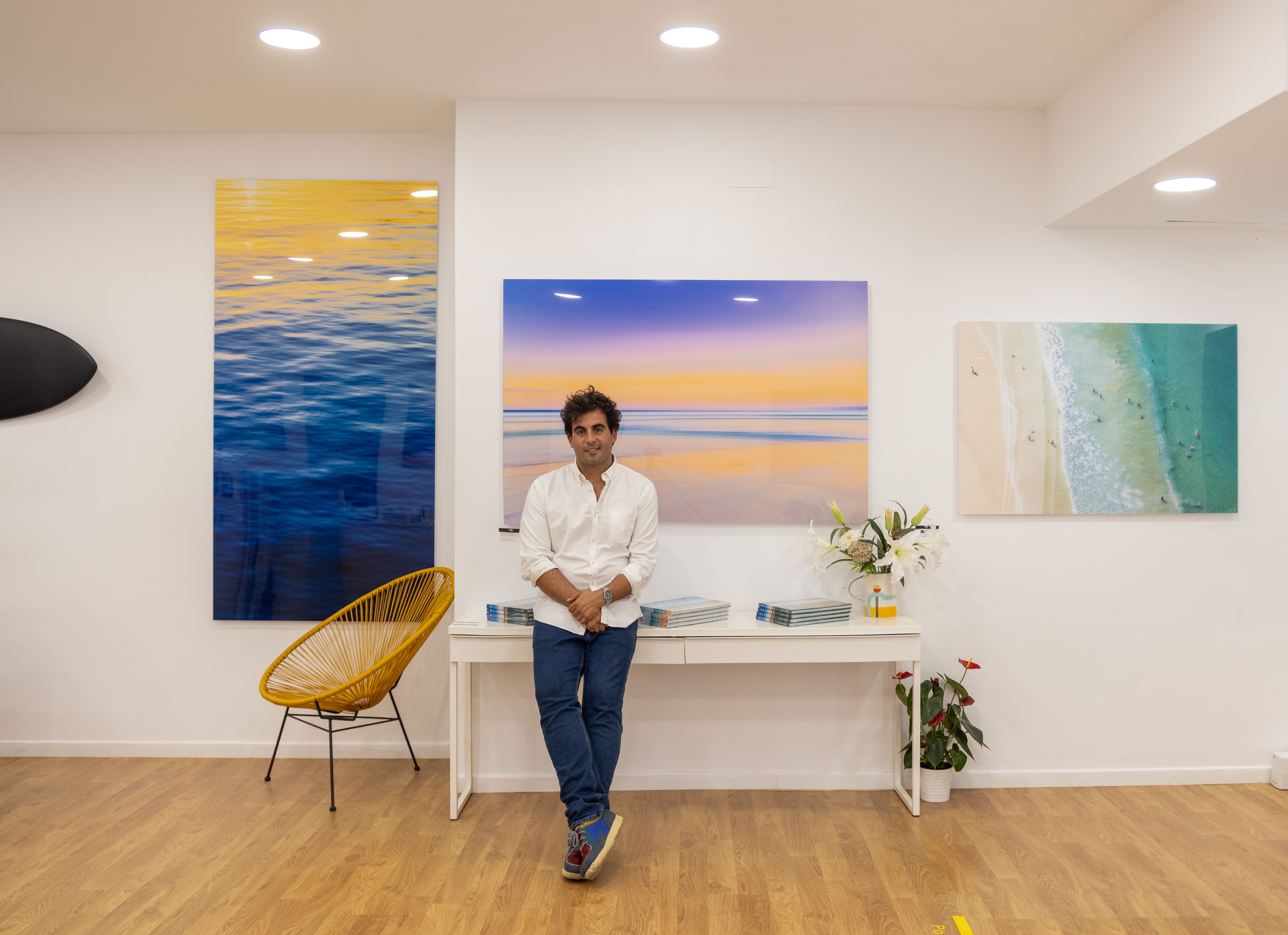 Manuel Caminero en su sala de exposiciones de Tarifa. CEDIDA