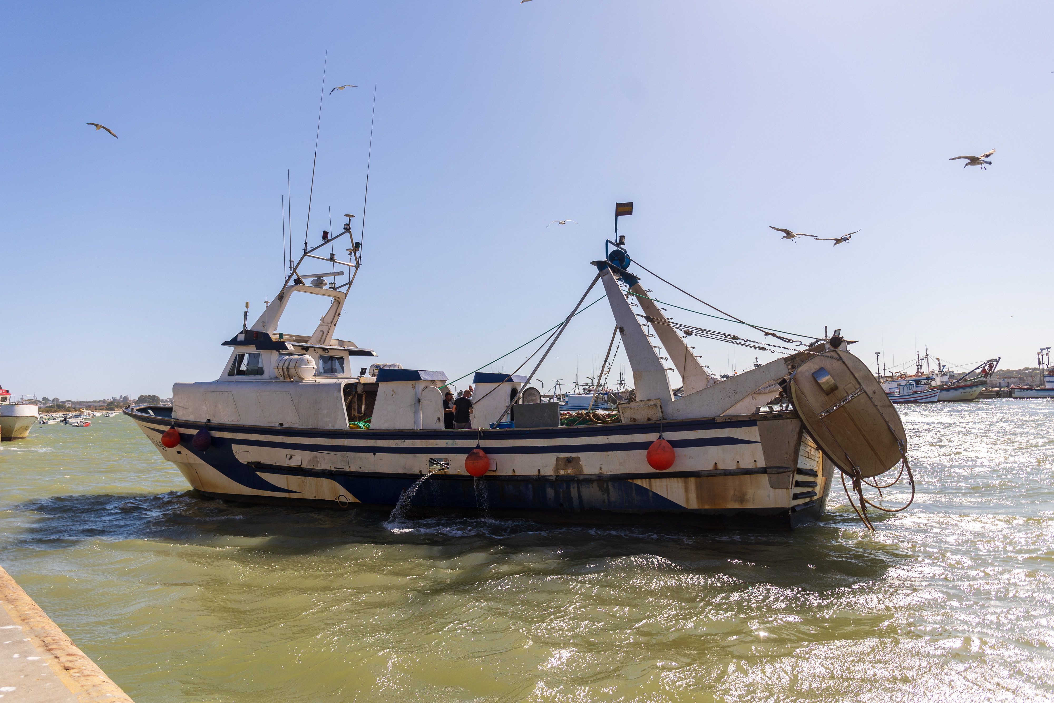 Un barco en el puerto de Bonanza, en Sanlúcar, en una imagen de archivo.