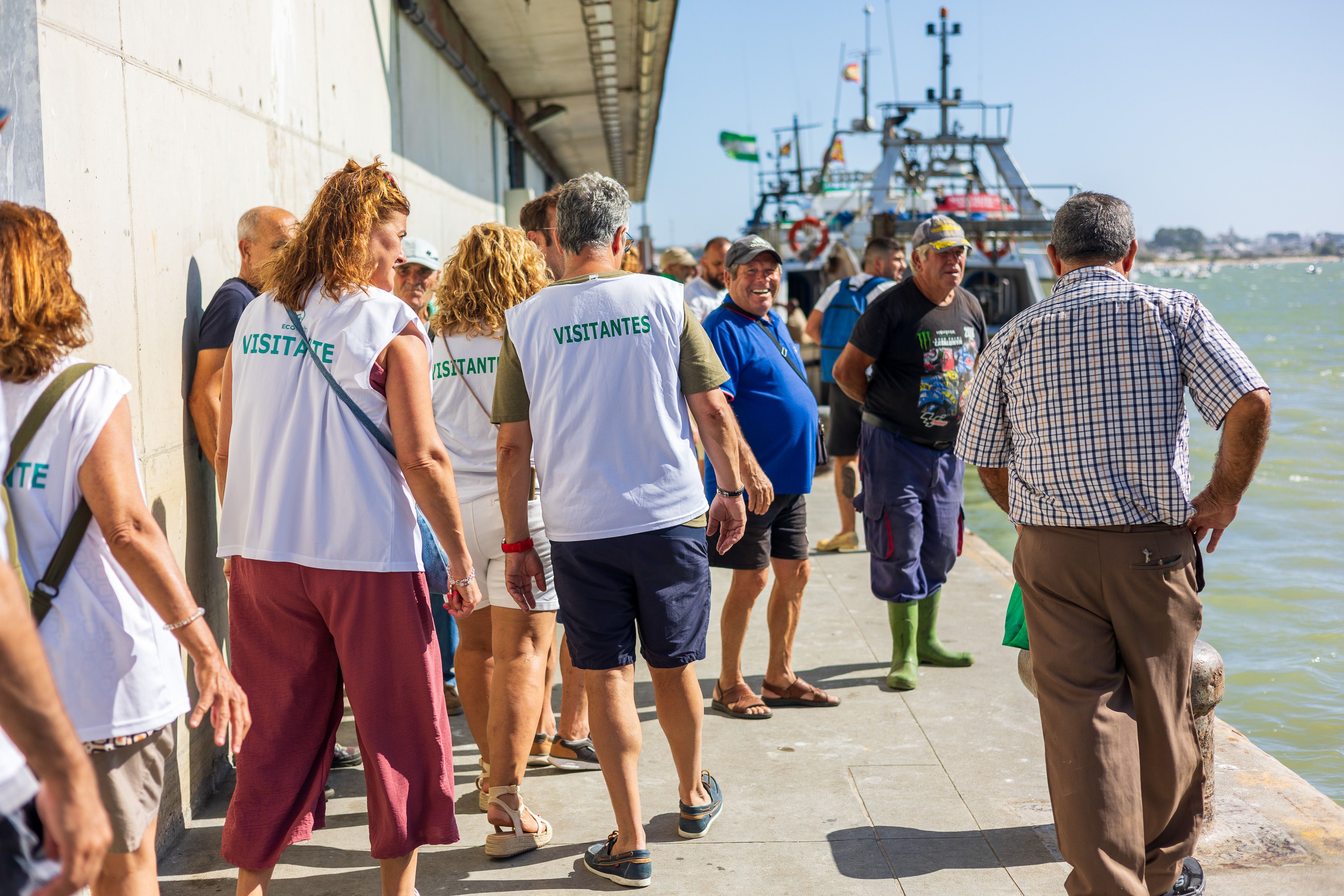 La lonja de Sanlúcar visitada por los turistas.