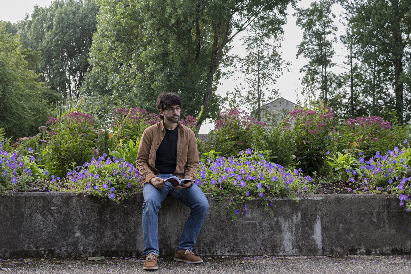 El director de 'Arqueo Times', en Irlanda donde reside, después de la entrevista. 