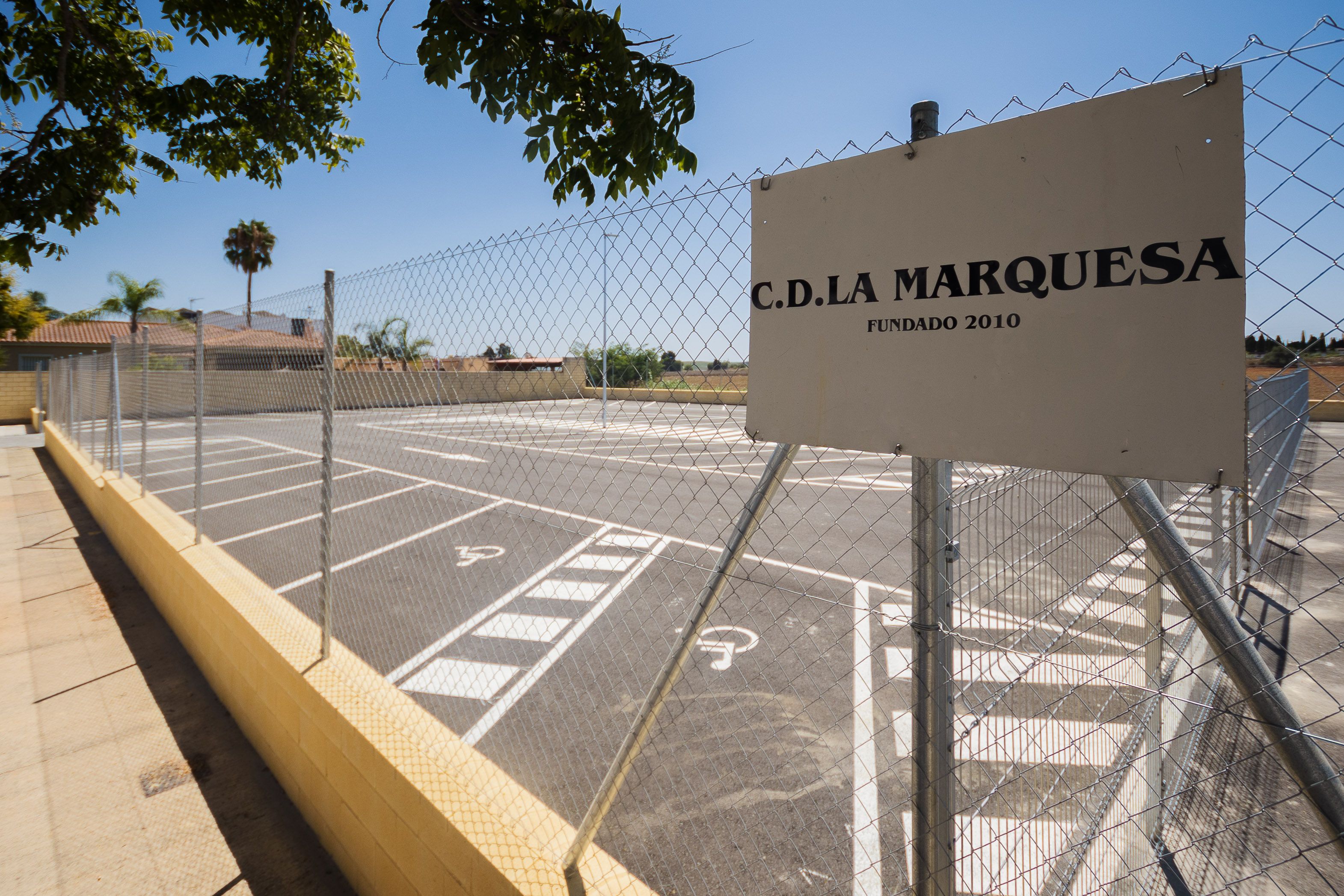 El nuevo parking junto al campo de futbol de La Marquesa.