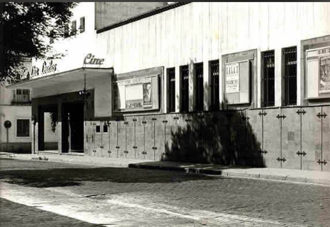 Cosas de Jerez que se han perdido con el tiempo. Fachada del antiguo cine Luz Lealas.