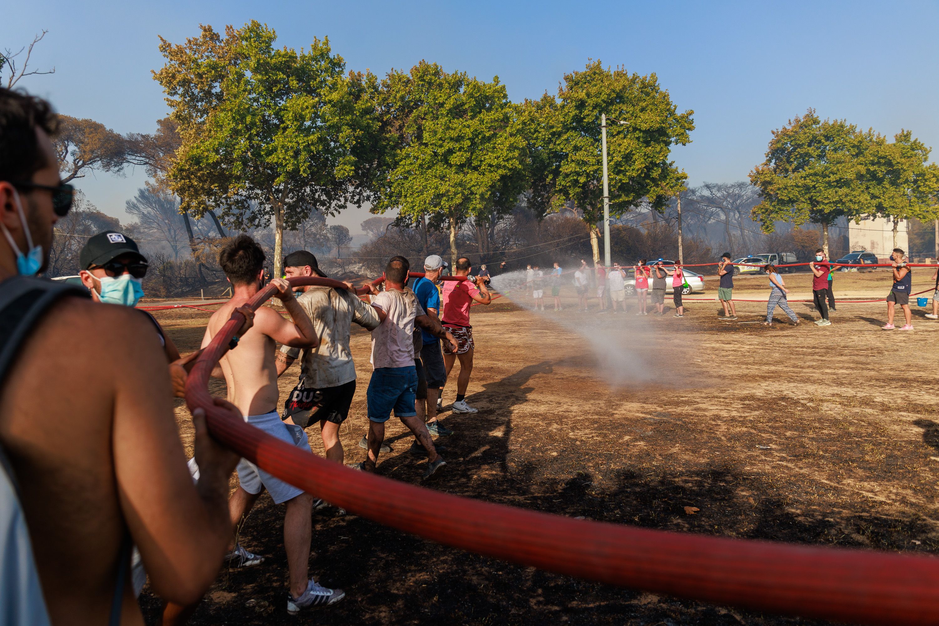 Una de las cadenas humanas con mangueras.