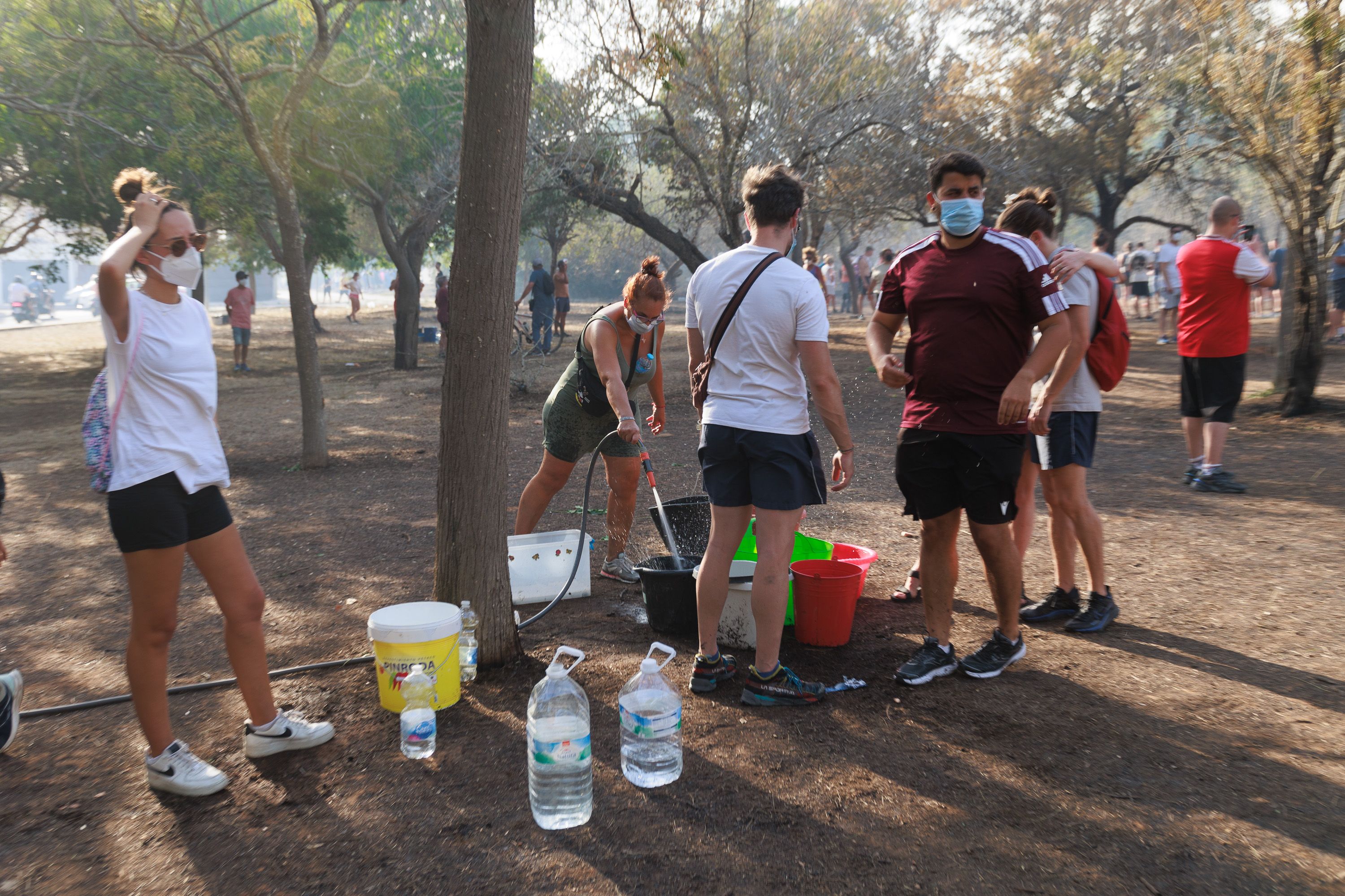 Botellas de agua para quienes estaban en primera línea.