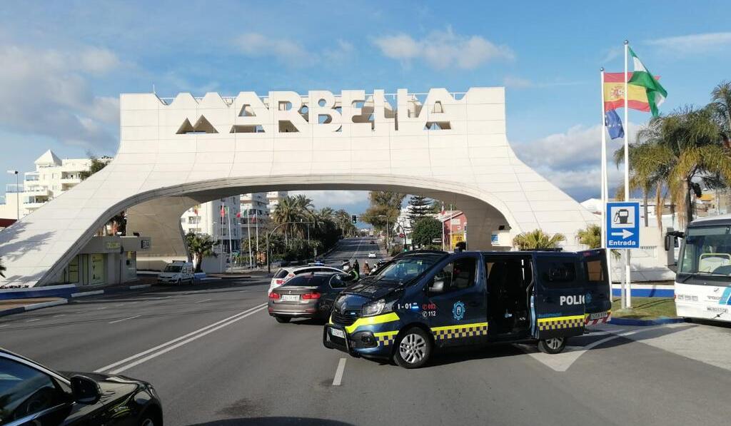 Un control de la Policía Local de Marbella, en una imagen de archivo.