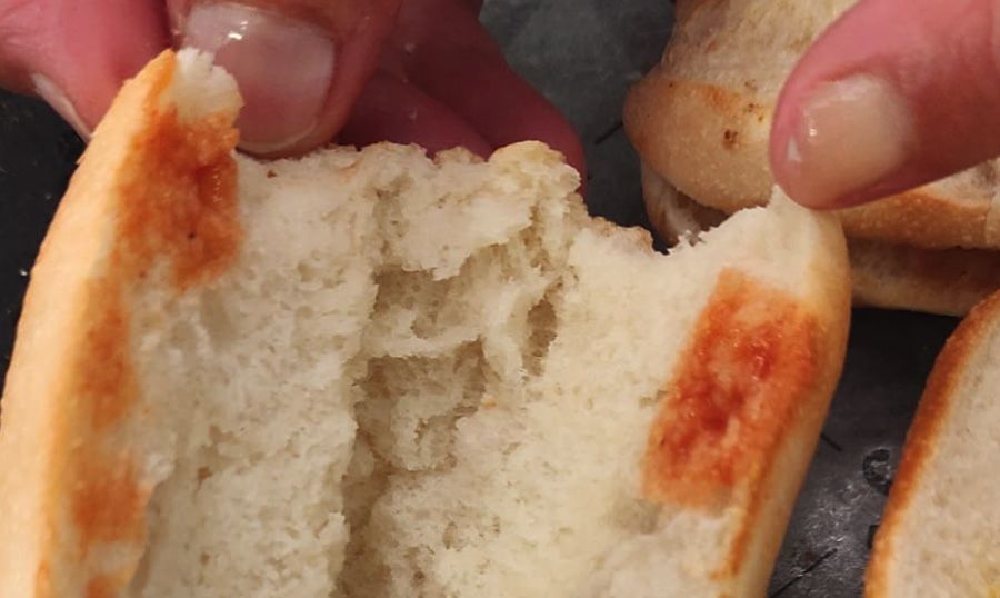 Trozo de pan seco que se encontró un cliente en el 100 Montaditos de Cádiz