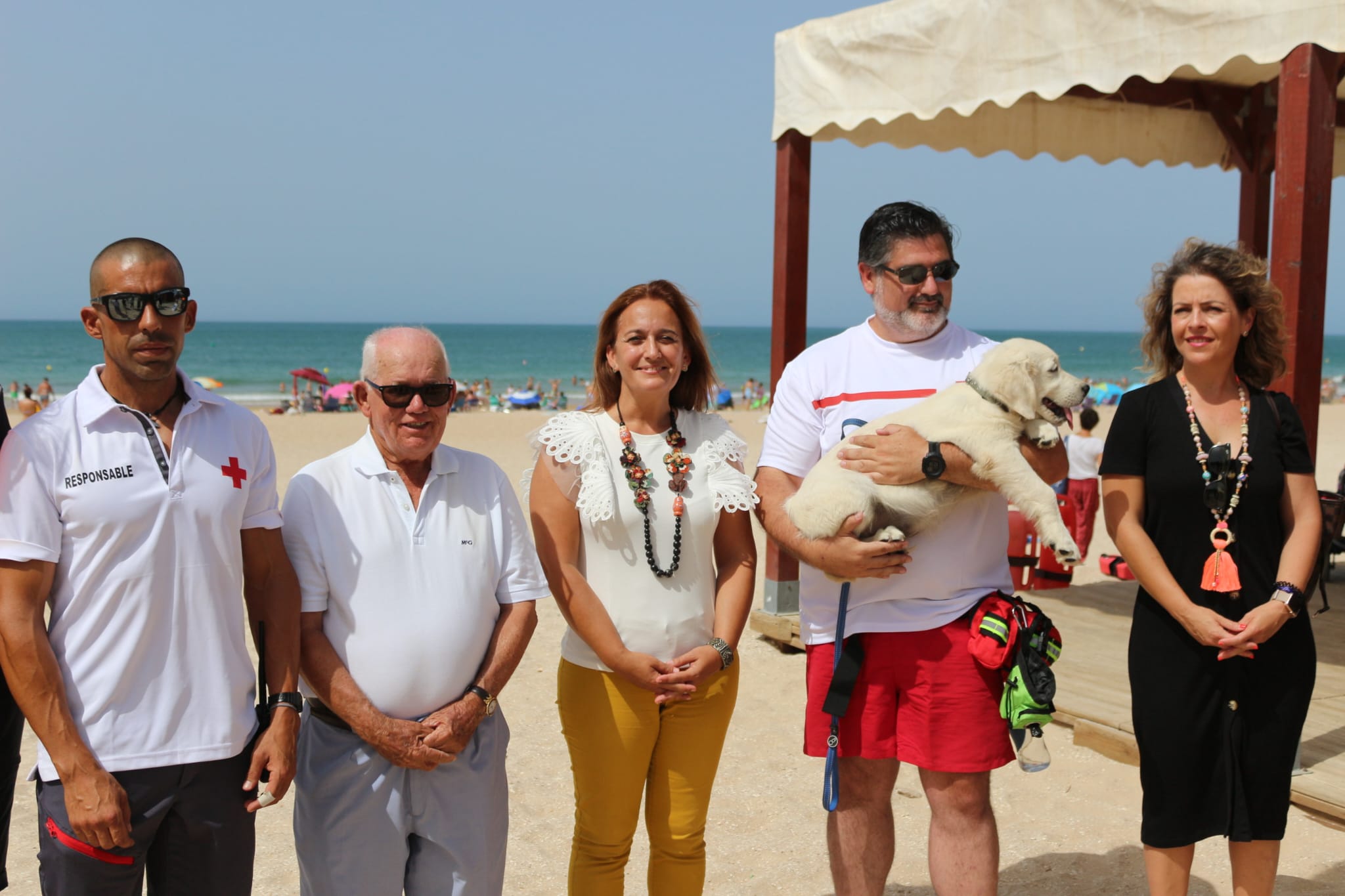 Chui, el perro socorrista de la playa de La Barrosa, en Chiclana. 
