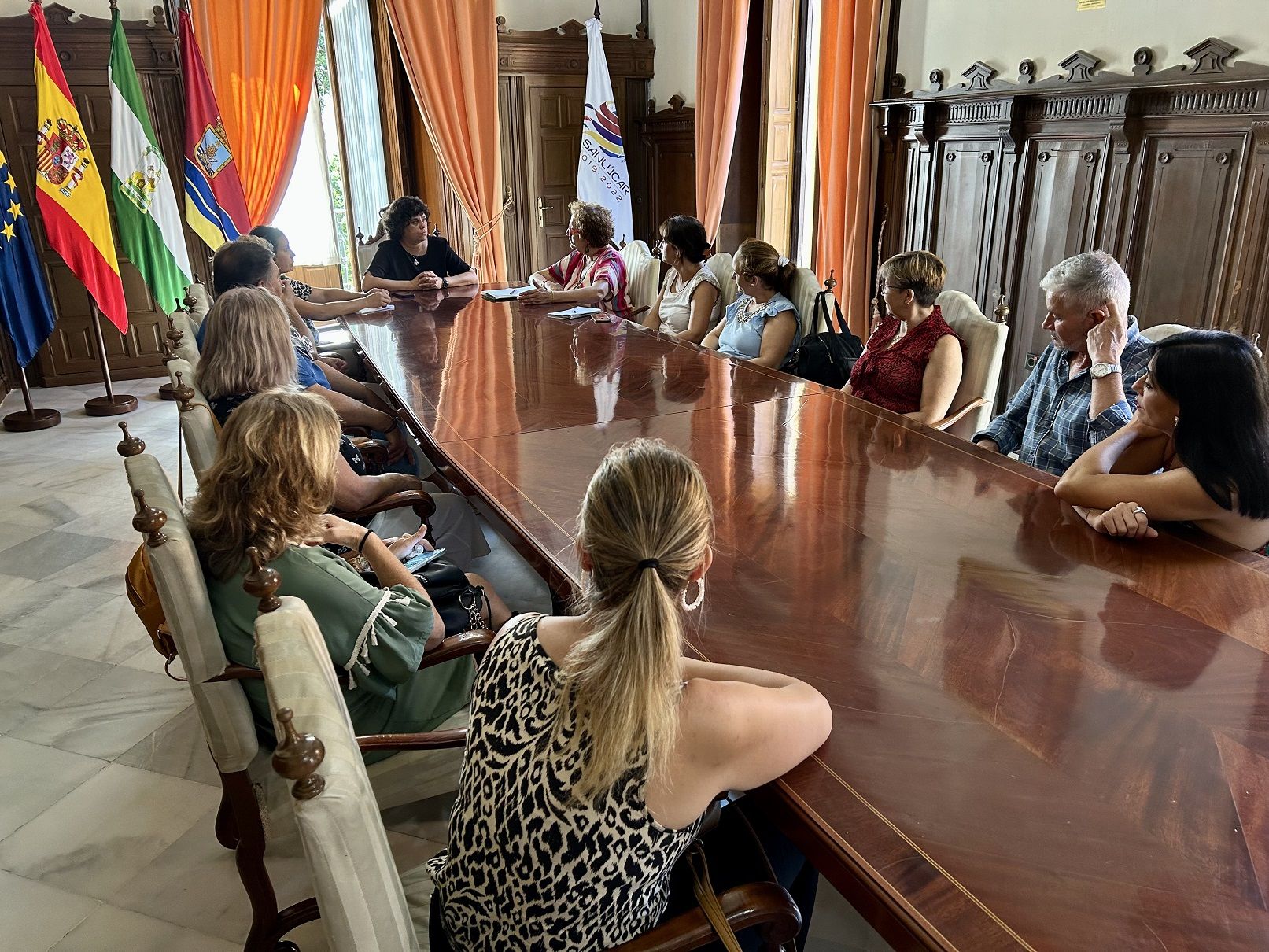 La reunión que ha mantenido la alcaldesa Carmen Álvarez con el servicio de ayuda a domicilio.