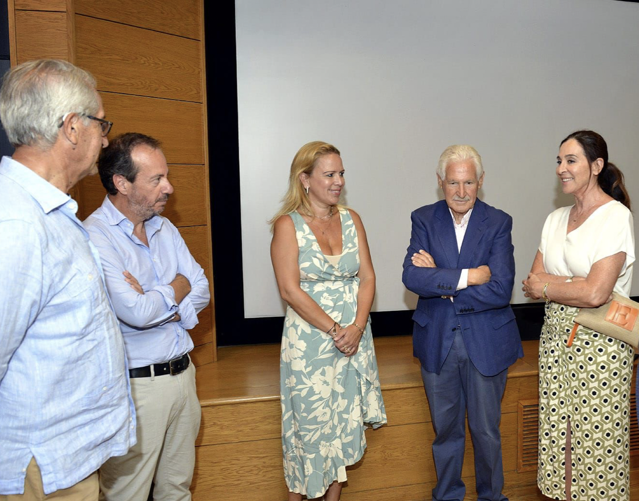 Representantes de la Real Escuela, Ayuntamiento y entidades beneficiarias tras la reunión. 