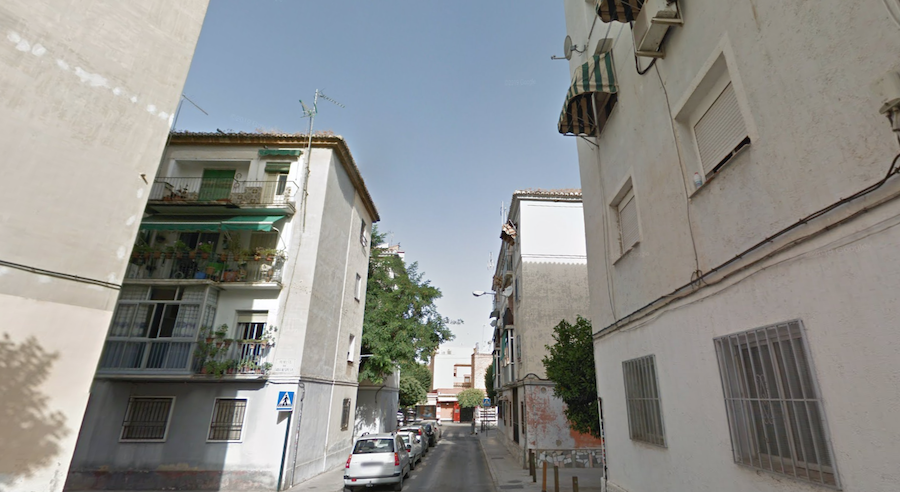 Una calle del barrio del Zaidín, de Granada, en una imagen de Google Maps.