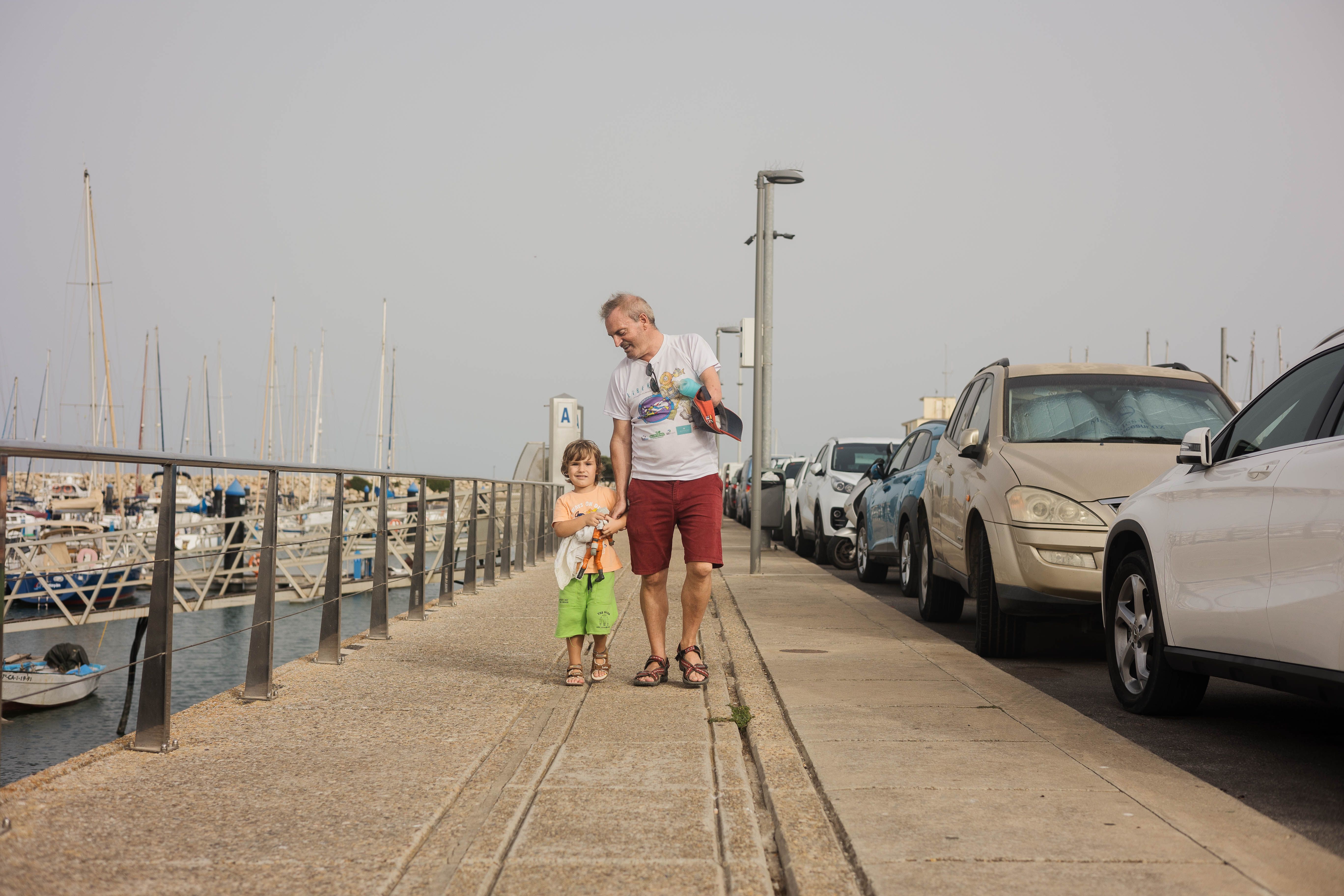 El deportista junto a su hijo pequeño.