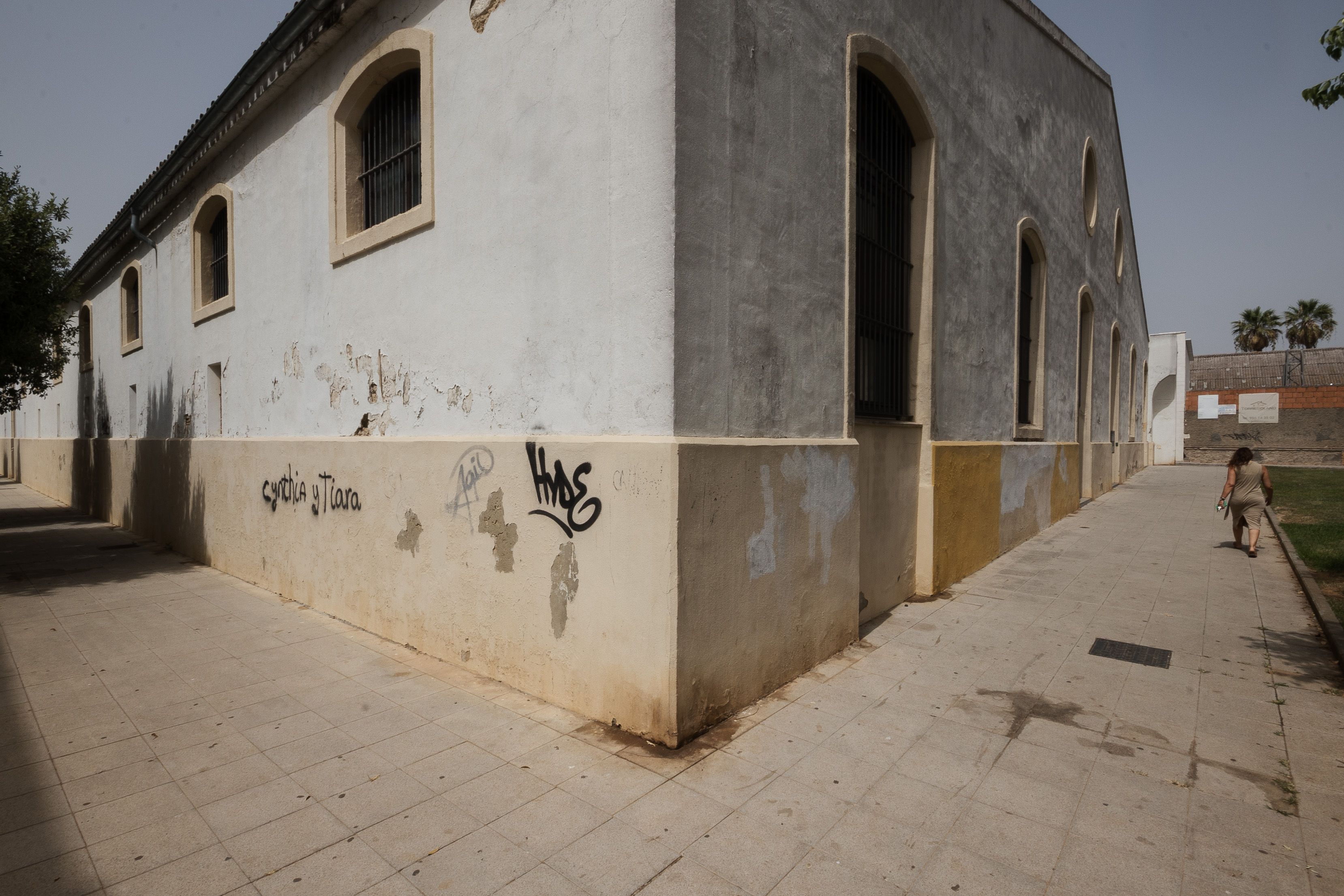Estado que presenta la fachada del edificio situado en la calle Lechuga rehabilitado para viviendas.