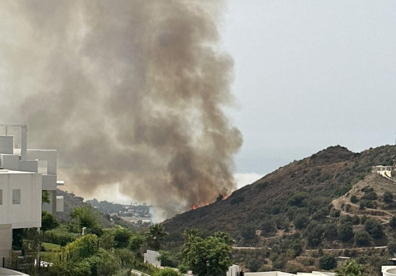 Declaran un nuevo incendio forestal en la zona norte de Marbella.
