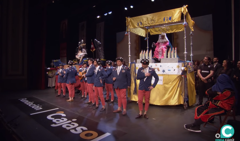 La chirigota del 'Cascana', durante su actuación. IMAGEN: ONDA CÁDIZ