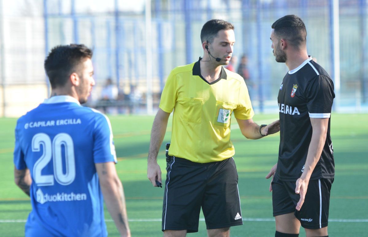 Cádiz busca árbitros y árbitras de fútbol y fútbol sala. XEREZCD