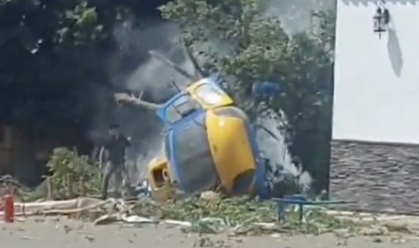 Estado en que ha quedado el helicóptero tras el accidente en Almería.