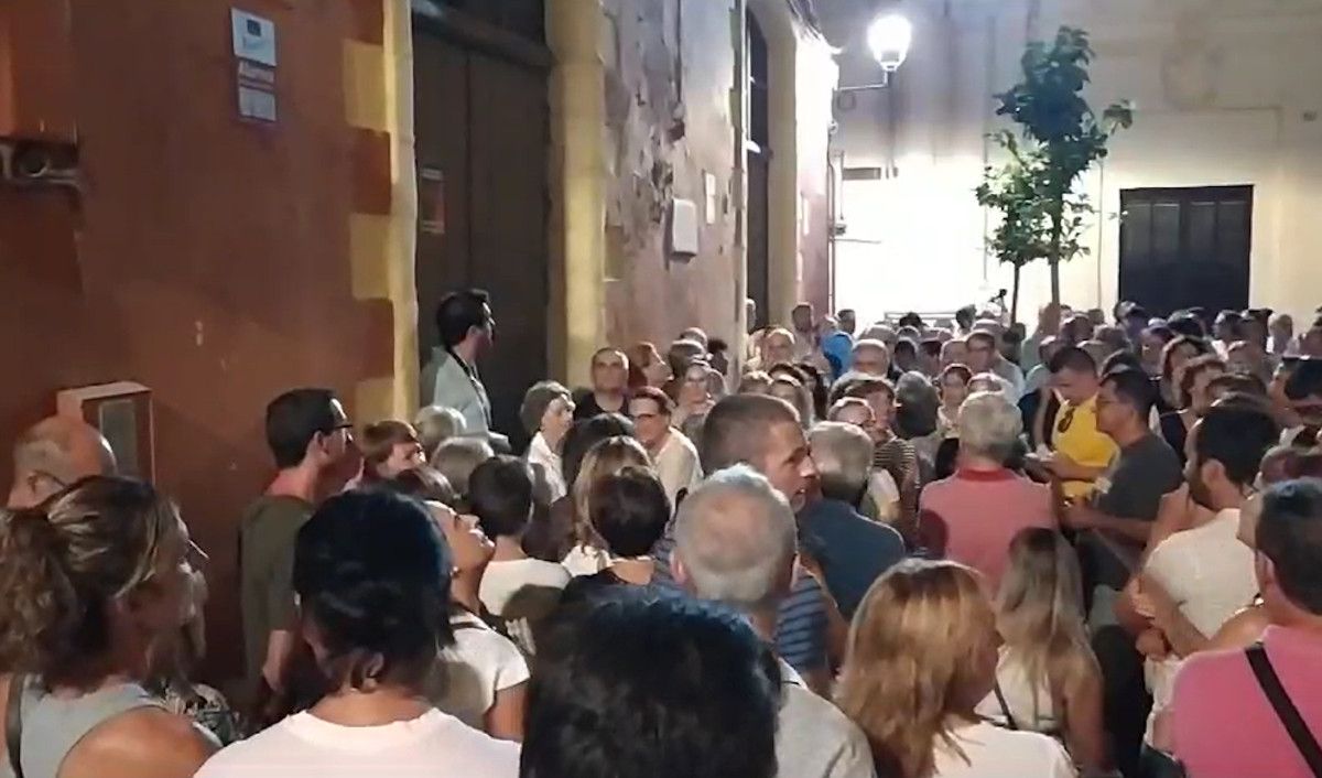 Cientos de visitantes en una visita pasada con Manolo Romero Bejarano.