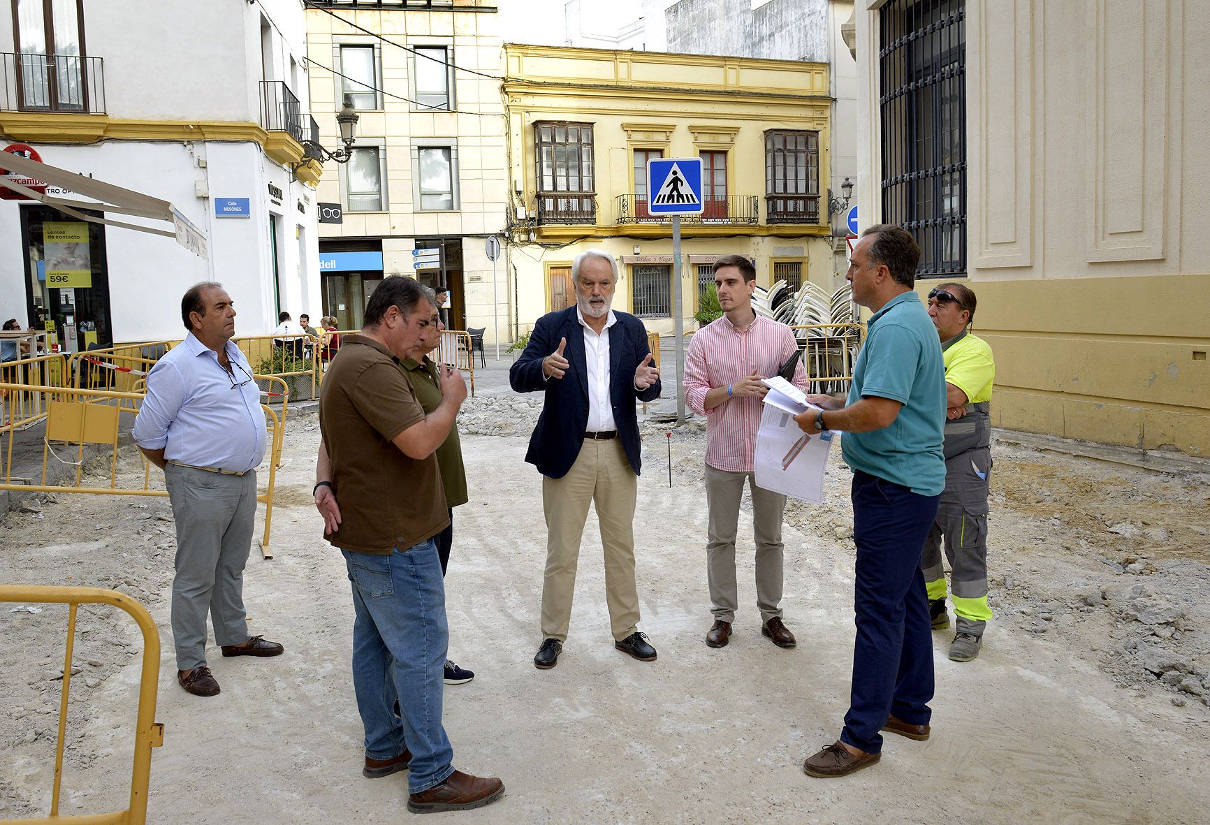 Agustín Muñoz y Jaime Espinar visitan los trabajos en calle Veracruz, en el centro de Jerez. Agustín Muñoz y Jaime Espinar visitan los trabajos en calle Veracruz, en el centro de Jerez.
