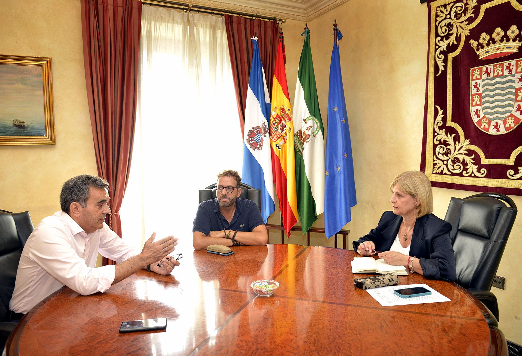 Reunión de la alcaldesa con la representación laboral y la gerencia del San Juan Grande. 