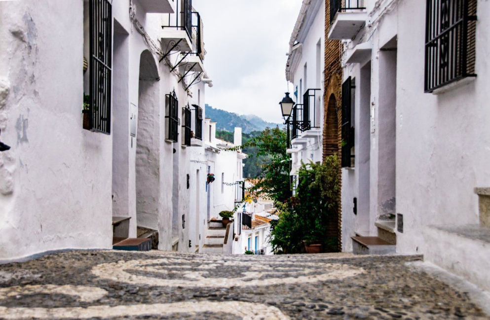 A este pueblo lo llaman el 'Mykonos andaluz' y la prensa estadounidense cae rendida ante él. Frigiliana en una foto del Ayto. 