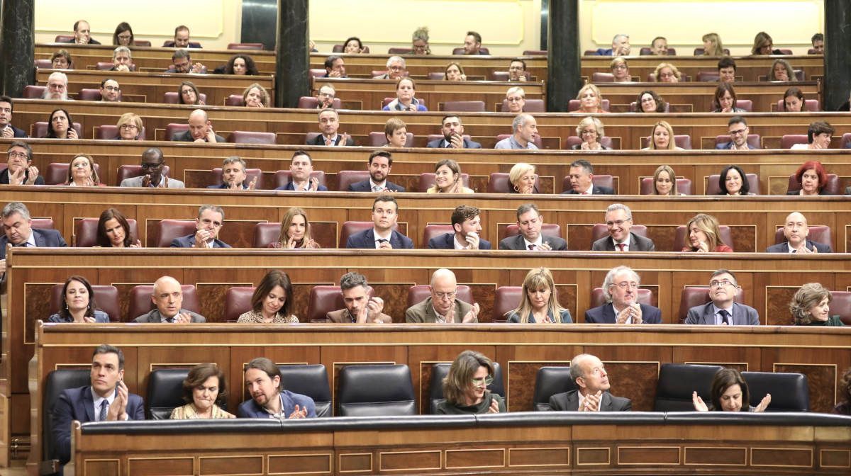 El Gobierno, con los diputados del PSOE. FOTO: PSOE