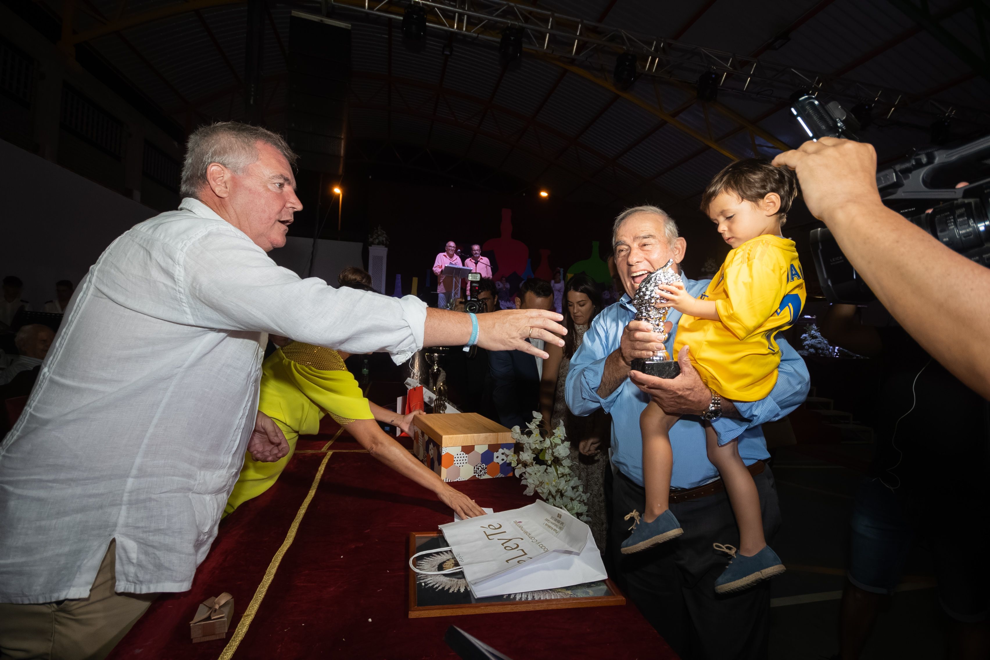 Entrega del racimo de oro en la feria de Trebujena 2023