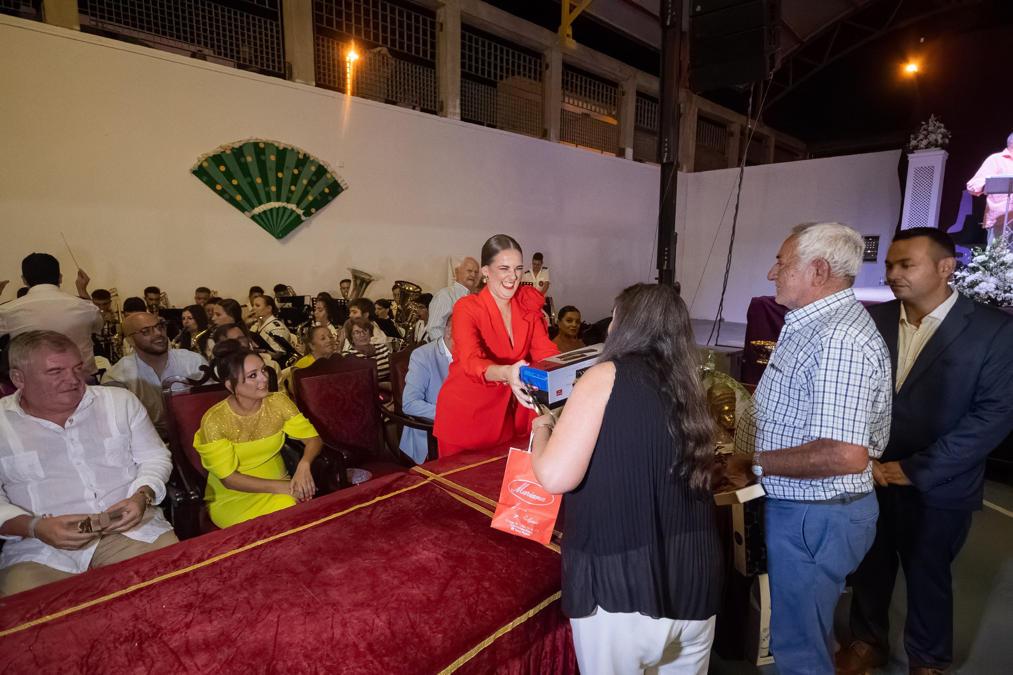 Entrega del racimo de oro en la feria de Trebujena 2023