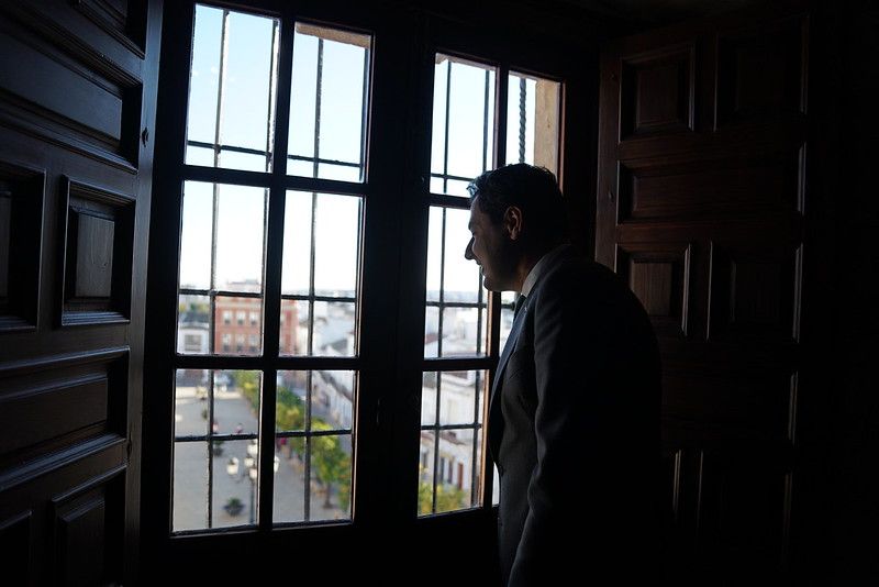 El presidente andaluz, en una visita reciente al ayuntamiento de Bujalance. FOTO: JUNTA