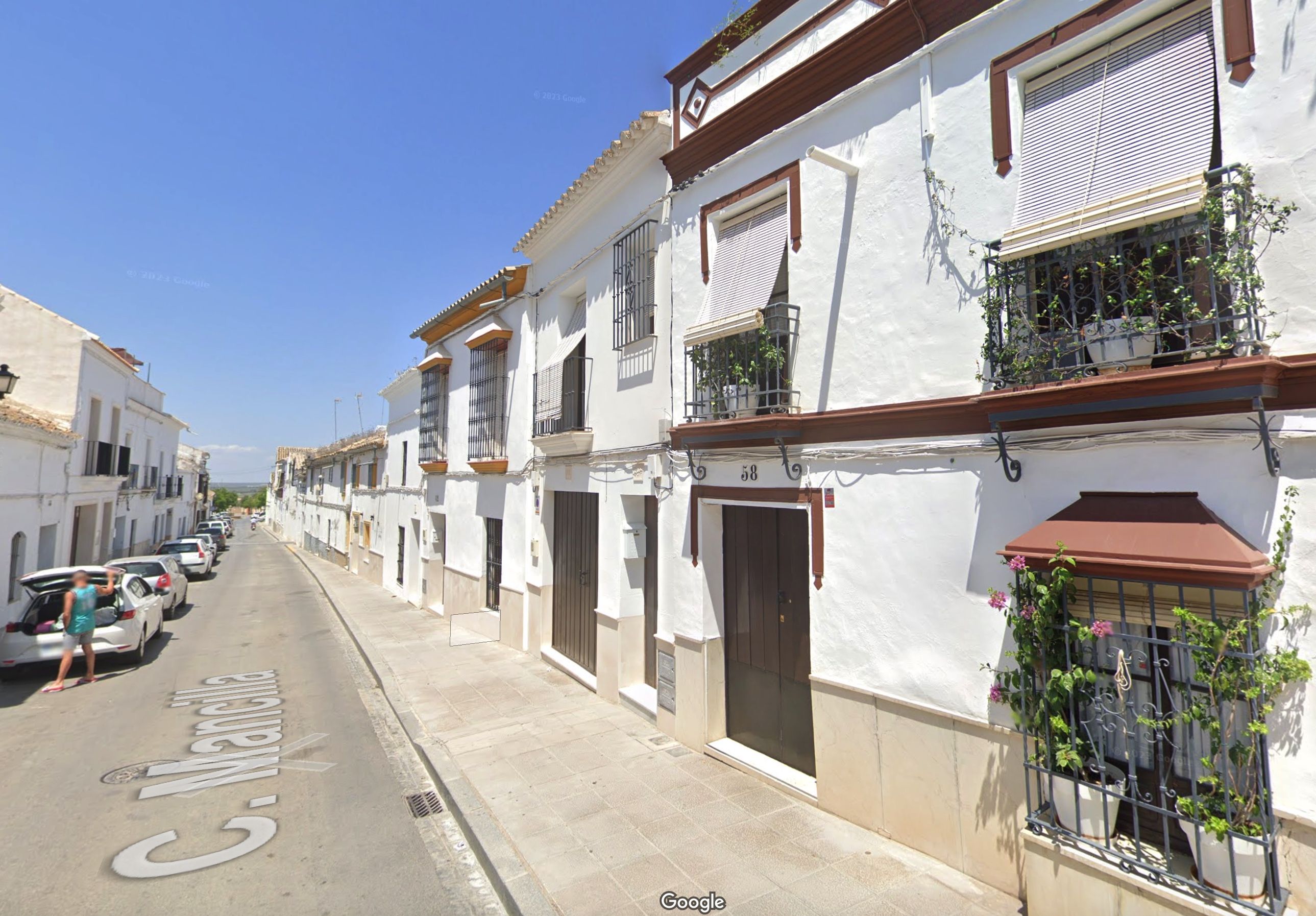 La casa donde residía este hombre de 70 años con su pareja ucraniana de 40 en la calle Mancilla de Osuna