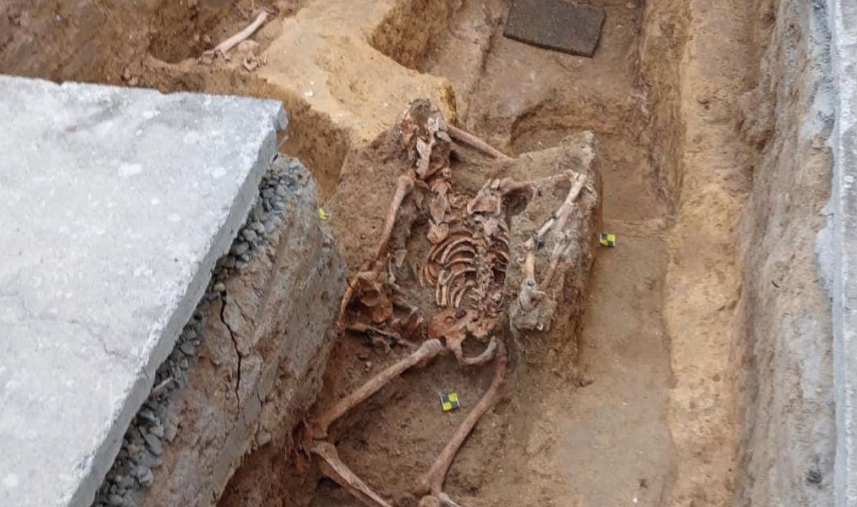 El cadáver hallado en los trabajos de exhumación por el equipo de arqueólogos que lidera Jesús Román en San Roque.