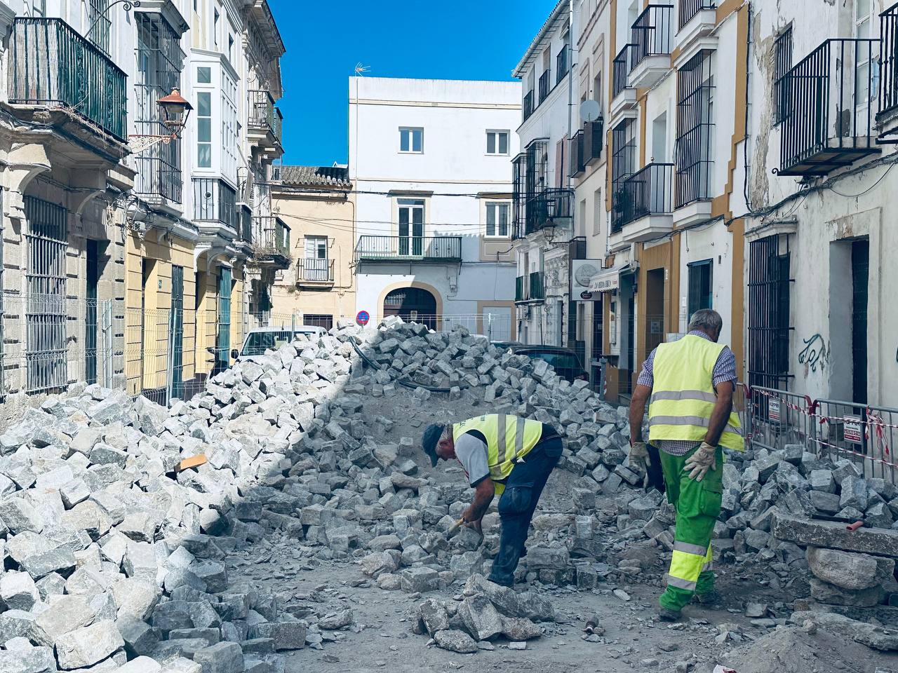 Así avanzan las obras del itinerario amable que pretende revitalizar el centro de El Puerto.