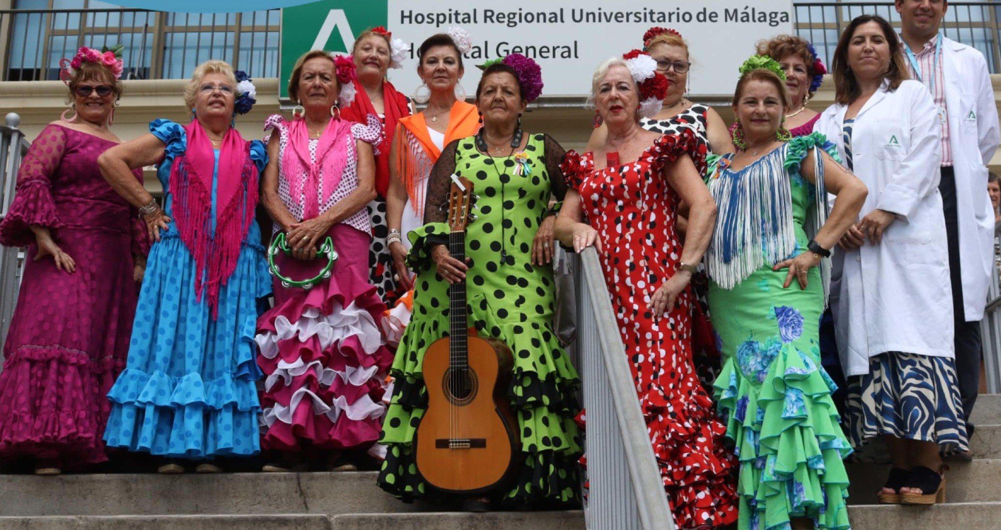 Trajes, farolillos y muy buen ambiente en estos días en el centro hospitalario