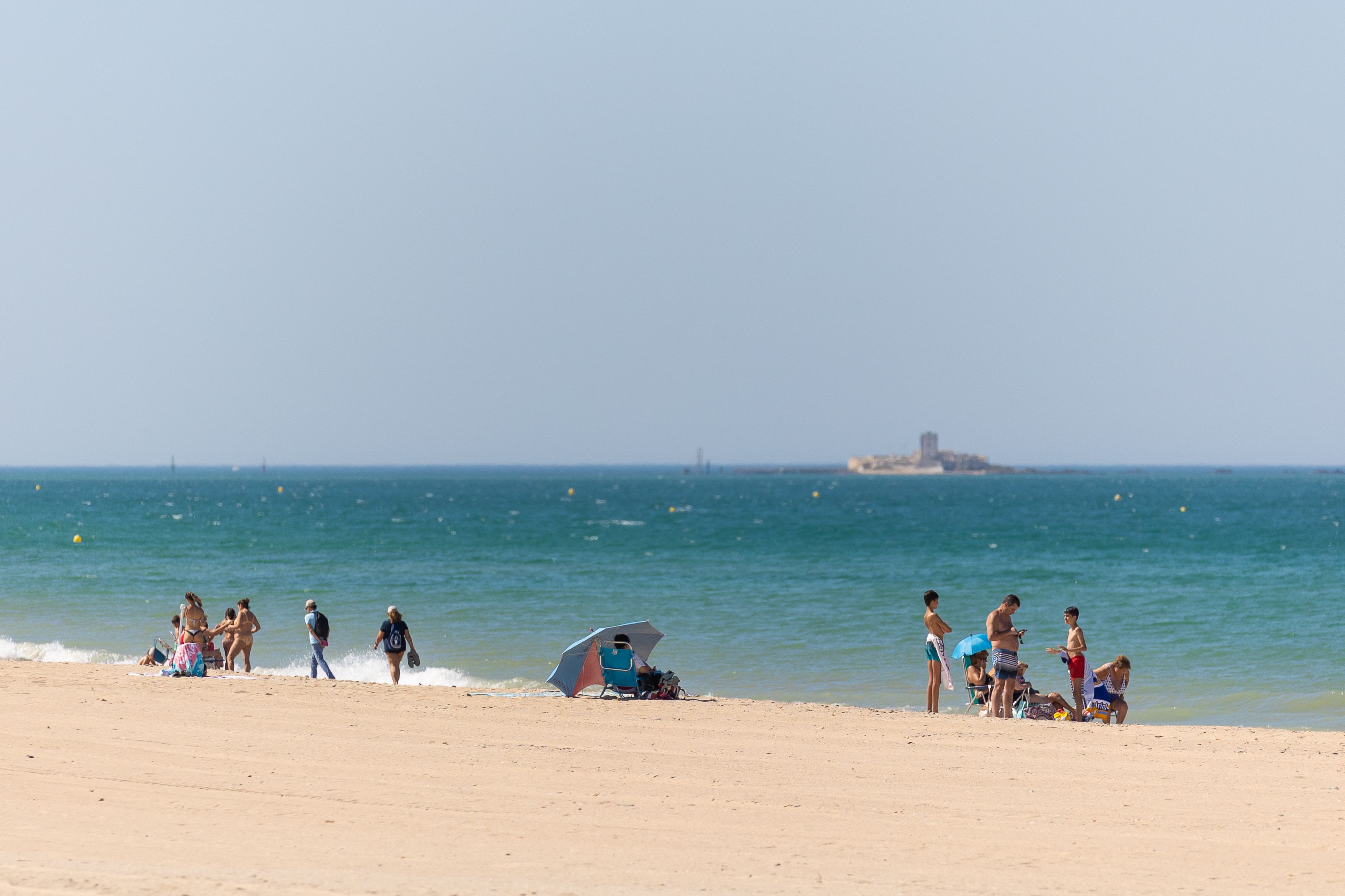 Familias en la playa de Camposanto 