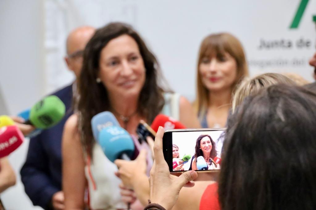 La consejera Loles López, impulsora de la Estrategia contra la LGTBIfobia.