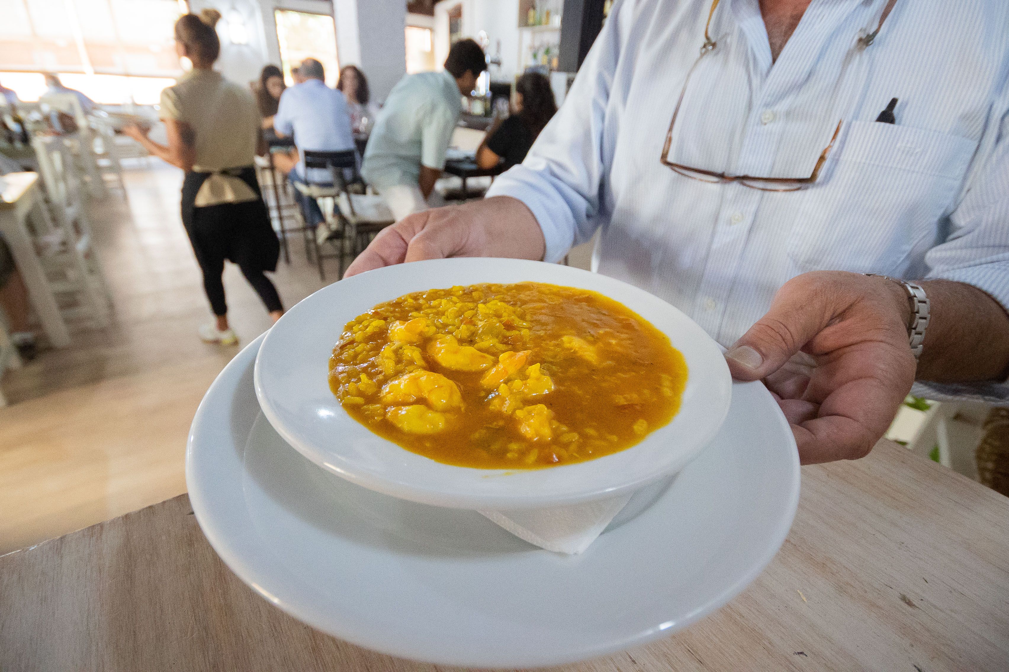 Un plato de arroz con langostinos, un plato típico de la provincia.