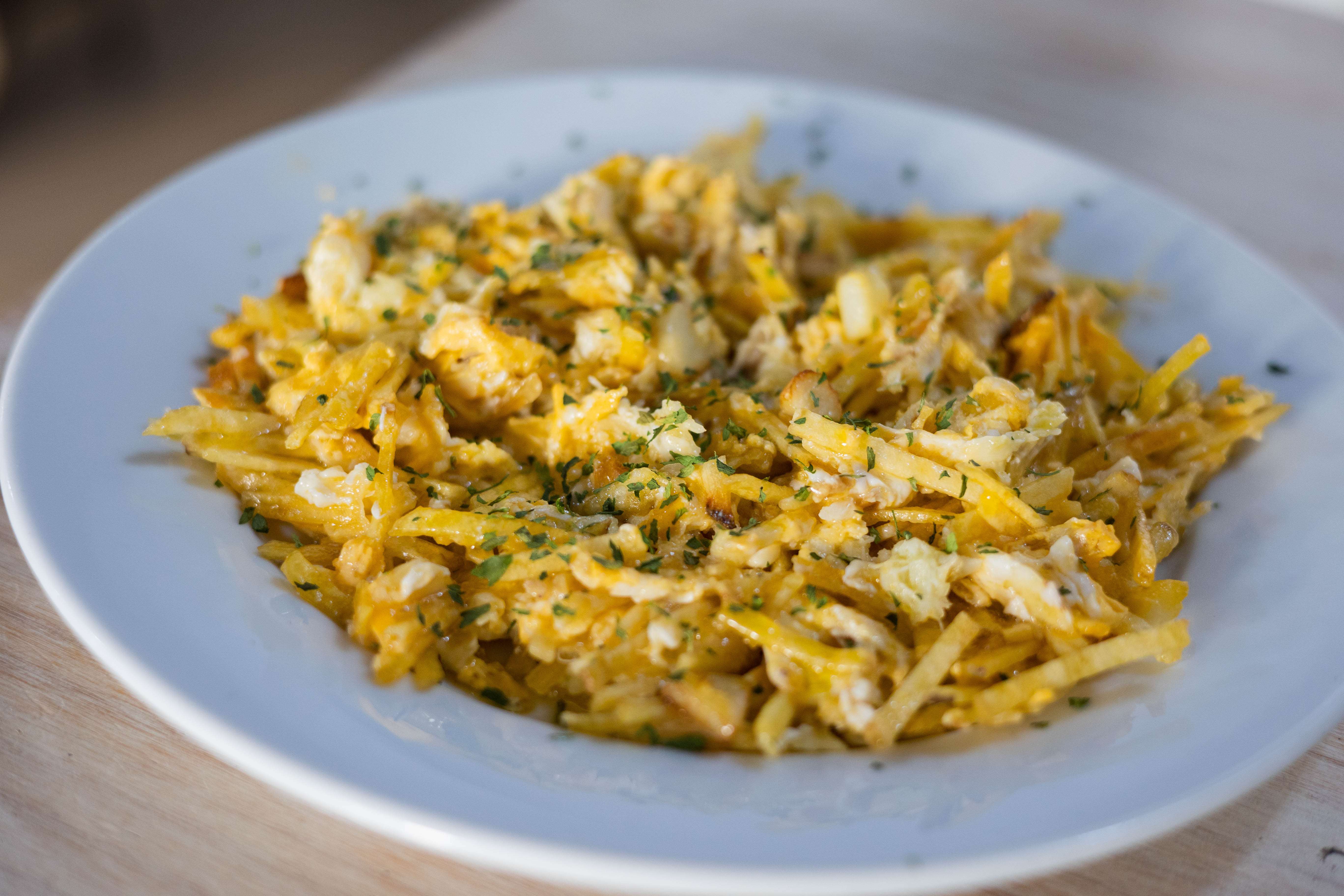 Revuelto de bacalao, otro de los platos estrella. MANU GARCÍA